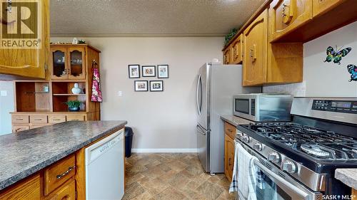 131 Wells Street, Regina, SK - Indoor Photo Showing Kitchen