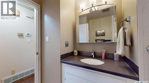 131 Wells Street, Regina, SK - Indoor Photo Showing Bathroom