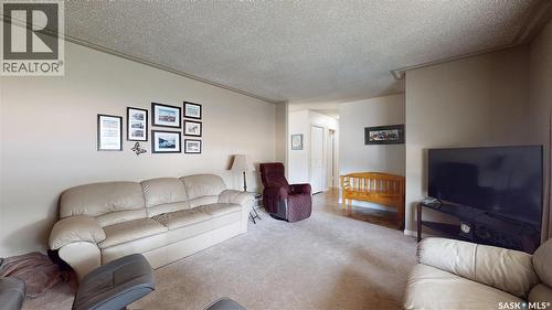 131 Wells Street, Regina, SK - Indoor Photo Showing Living Room