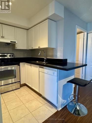 2006 - 17 Barberry Place, Toronto, ON - Indoor Photo Showing Kitchen
