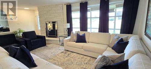 400 Maple Avenue, Halton Hills, ON - Indoor Photo Showing Living Room
