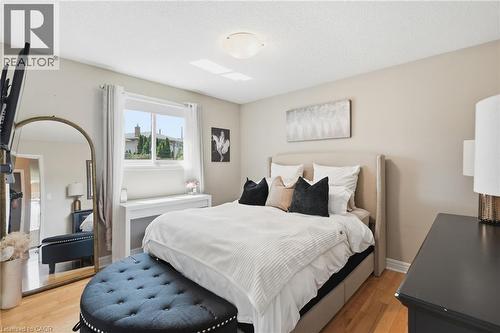 15 Quay Court, Hamilton, ON - Indoor Photo Showing Bedroom