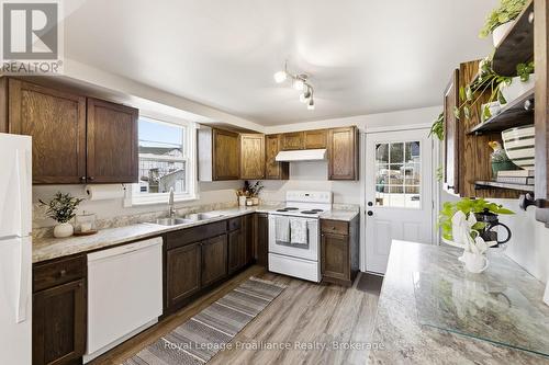 40 Smith Street, Port Hope, ON - Indoor Photo Showing Kitchen With Double Sink
