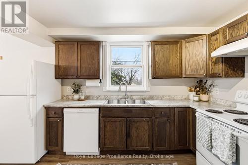 40 Smith Street, Port Hope, ON - Indoor Photo Showing Kitchen With Double Sink