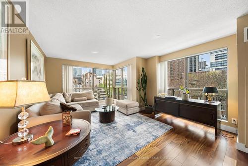 507 - 298 Jarvis Street, Toronto, ON - Indoor Photo Showing Living Room