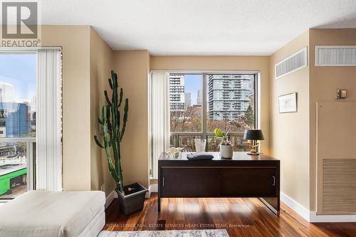 507 - 298 Jarvis Street, Toronto, ON - Indoor