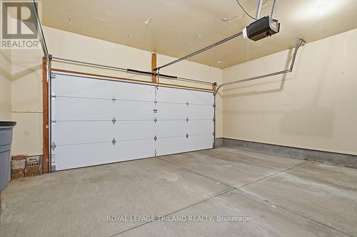 25 - 5 Cadeau Terrace, London South (South B), ON - Indoor Photo Showing Garage
