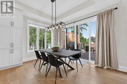 Generous eating area - 