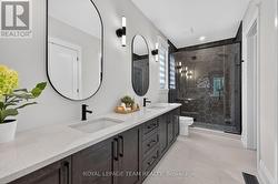 Double sinks, sophisticated primary ensuite - 