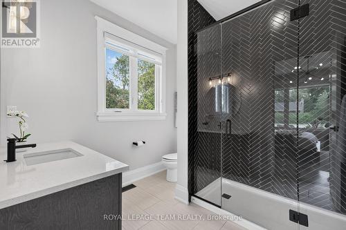Stylish ensuite for front bedroom/den - 10 B Brigade Avenue, Ottawa, ON - Indoor Photo Showing Bathroom
