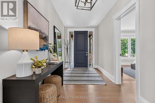 Warm and welcoming entry - 10 B Brigade Avenue, Ottawa, ON - Indoor