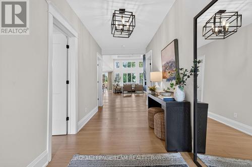 Welcoming foyer with soaring 14' ceilings - 10 B Brigade Avenue, Ottawa, ON - Indoor