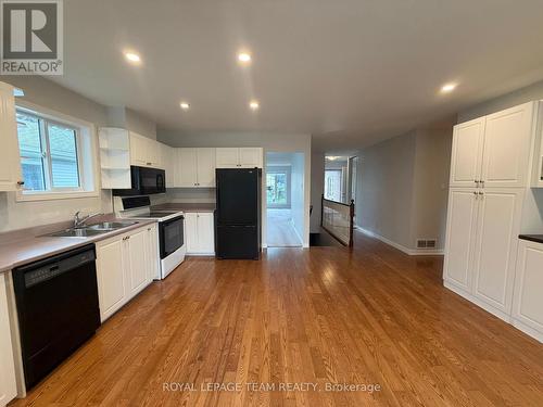 16 Fairview Crescent, Arnprior, ON - Indoor Photo Showing Kitchen With Double Sink