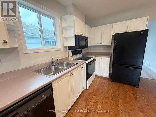 16 Fairview Crescent, Arnprior, ON - Indoor Photo Showing Kitchen With Double Sink