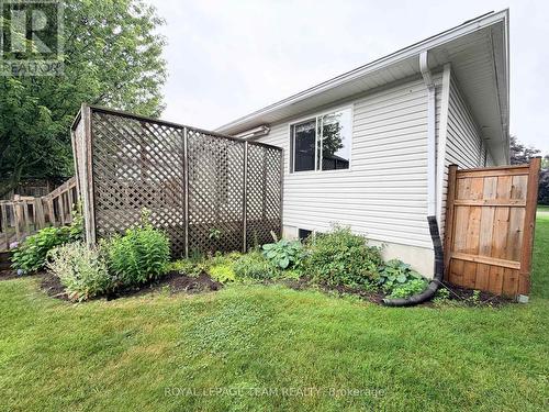 16 Fairview Crescent, Arnprior, ON - Outdoor
