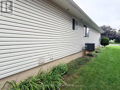 16 Fairview Crescent, Arnprior, ON - Outdoor