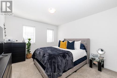 7794 White Pine Crescent, Niagara Falls (Brown), ON - Indoor Photo Showing Bedroom