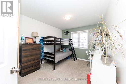 7794 White Pine Crescent, Niagara Falls (Brown), ON - Indoor Photo Showing Bedroom