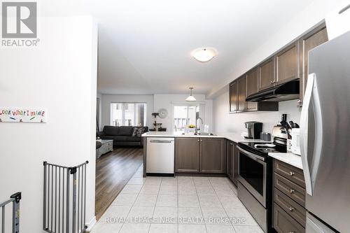 7794 White Pine Crescent, Niagara Falls (Brown), ON - Indoor Photo Showing Kitchen
