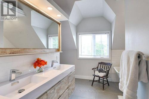 1572 Laughlin Falls Road, Severn, ON - Indoor Photo Showing Bathroom