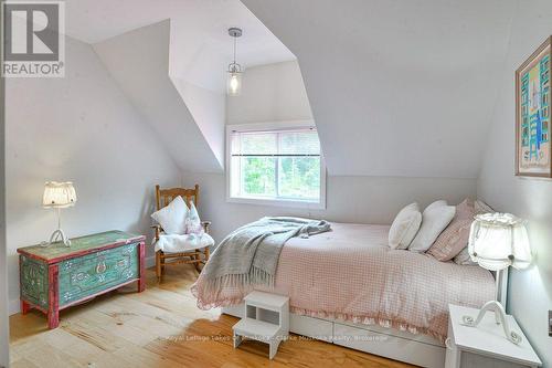 1572 Laughlin Falls Road, Severn, ON - Indoor Photo Showing Bedroom