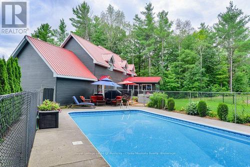 1572 Laughlin Falls Road, Severn, ON - Outdoor With In Ground Pool