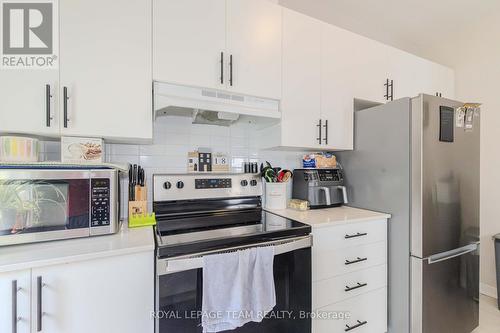 408 Epoch Street, Ottawa, ON - Indoor Photo Showing Kitchen