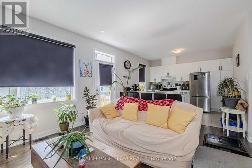 408 Epoch Street, Ottawa, ON - Indoor Photo Showing Living Room