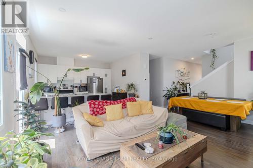 408 Epoch Street, Ottawa, ON - Indoor Photo Showing Other Room