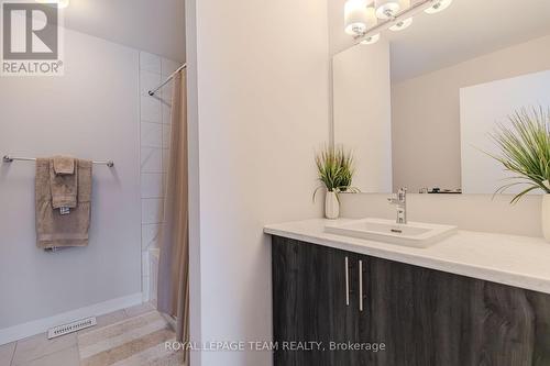 408 Epoch Street, Ottawa, ON - Indoor Photo Showing Bathroom