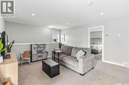 358 Stilling Manor, Saskatoon, SK - Indoor Photo Showing Living Room