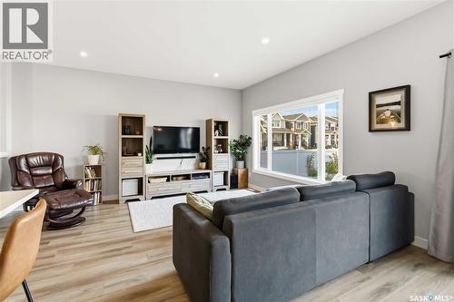 358 Stilling Manor, Saskatoon, SK - Indoor Photo Showing Living Room