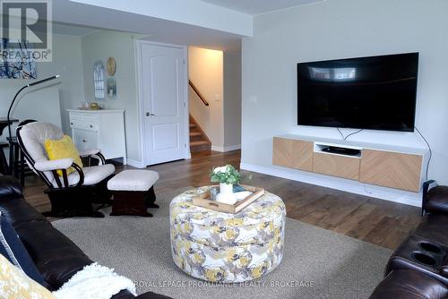 4153 Mangan Boulevard, Kingston (City North Of 401), ON - Indoor Photo Showing Living Room
