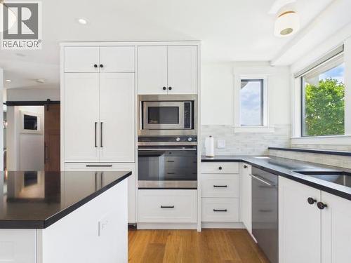 3436 Cariboo Ave, Powell River, BC - Indoor Photo Showing Kitchen