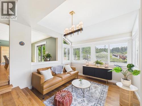 3436 Cariboo Ave, Powell River, BC - Indoor Photo Showing Living Room