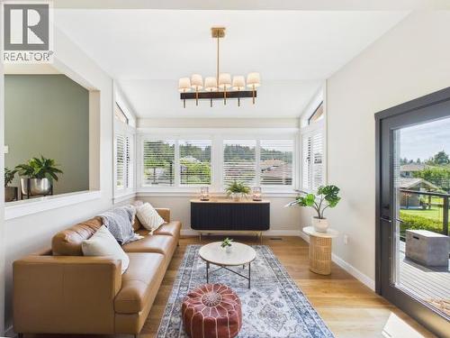 3436 Cariboo Ave, Powell River, BC - Indoor Photo Showing Living Room