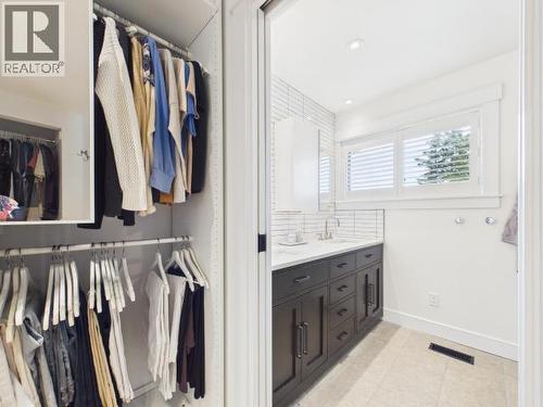 3436 Cariboo Ave, Powell River, BC - Indoor With Storage