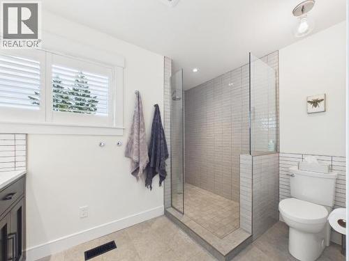 3436 Cariboo Ave, Powell River, BC - Indoor Photo Showing Bathroom