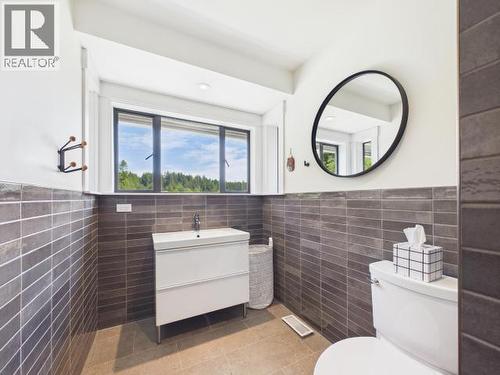 3436 Cariboo Ave, Powell River, BC - Indoor Photo Showing Bathroom