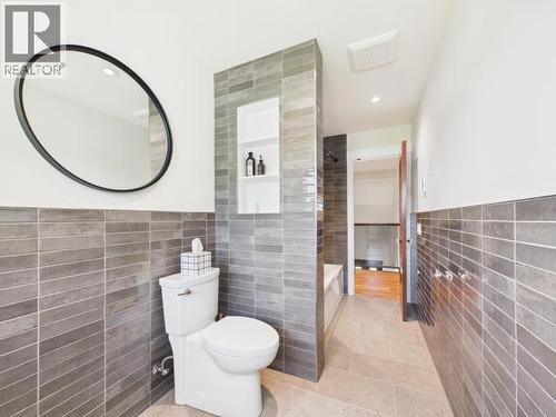 3436 Cariboo Ave, Powell River, BC - Indoor Photo Showing Bathroom
