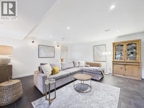 3436 Cariboo Ave, Powell River, BC - Indoor Photo Showing Living Room