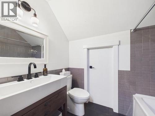 3436 Cariboo Ave, Powell River, BC - Indoor Photo Showing Bathroom