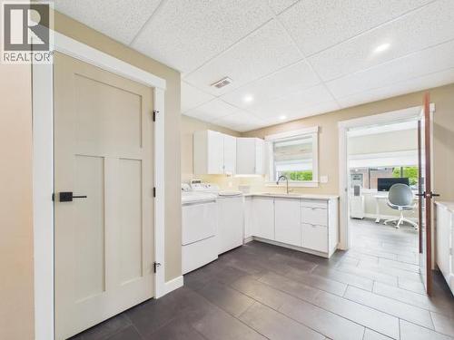 3436 Cariboo Ave, Powell River, BC - Indoor Photo Showing Kitchen