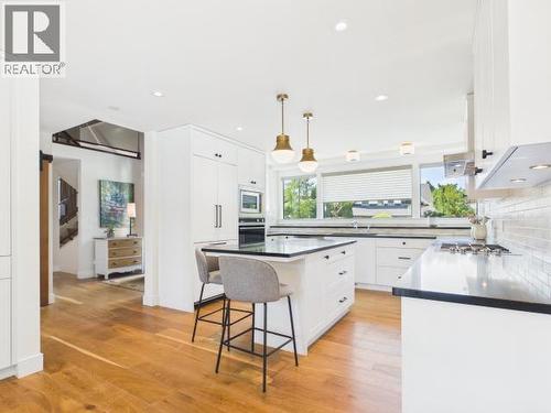 3436 Cariboo Ave, Powell River, BC - Indoor Photo Showing Kitchen With Upgraded Kitchen