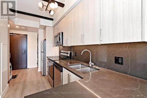2001 - 145 Columbia Street W, Waterloo, ON - Indoor Photo Showing Kitchen With Stainless Steel Kitchen With Double Sink With Upgraded Kitchen