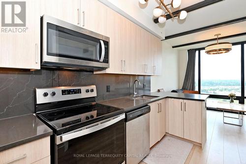 2001 - 145 Columbia Street W, Waterloo, ON - Indoor Photo Showing Kitchen With Stainless Steel Kitchen