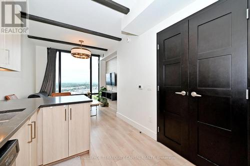 2001 - 145 Columbia Street W, Waterloo, ON - Indoor Photo Showing Kitchen