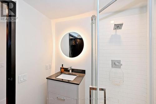 2001 - 145 Columbia Street W, Waterloo, ON - Indoor Photo Showing Bathroom