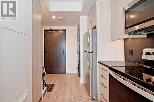 2001 - 145 Columbia Street W, Waterloo, ON - Indoor Photo Showing Kitchen