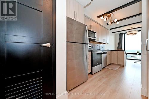 2001 - 145 Columbia Street W, Waterloo, ON - Indoor Photo Showing Kitchen With Stainless Steel Kitchen